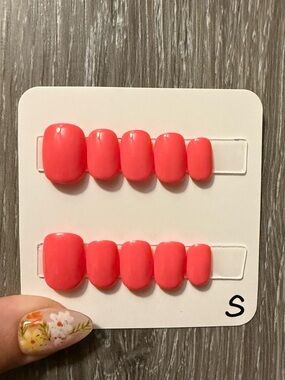 Coral Press-On Nail Set